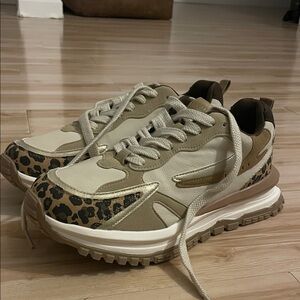 Stylish Leopard Print Women's Sneakers